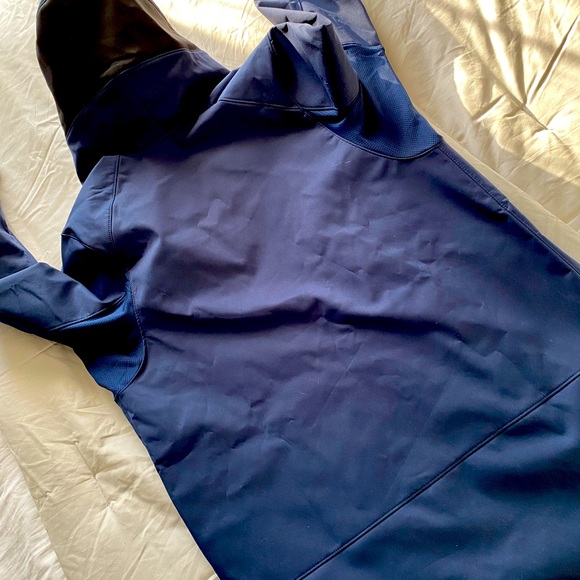 Gently used Nike performance rain jacket/ dark navy/ medium but runs large - Picture 3 of 3
